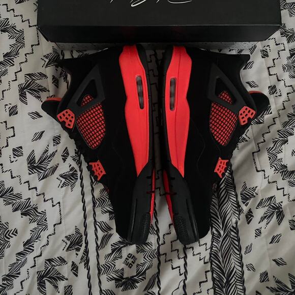 Jordan 4 retro red thunder - size 11 M / 12.5 W US - Picture 7 of 8